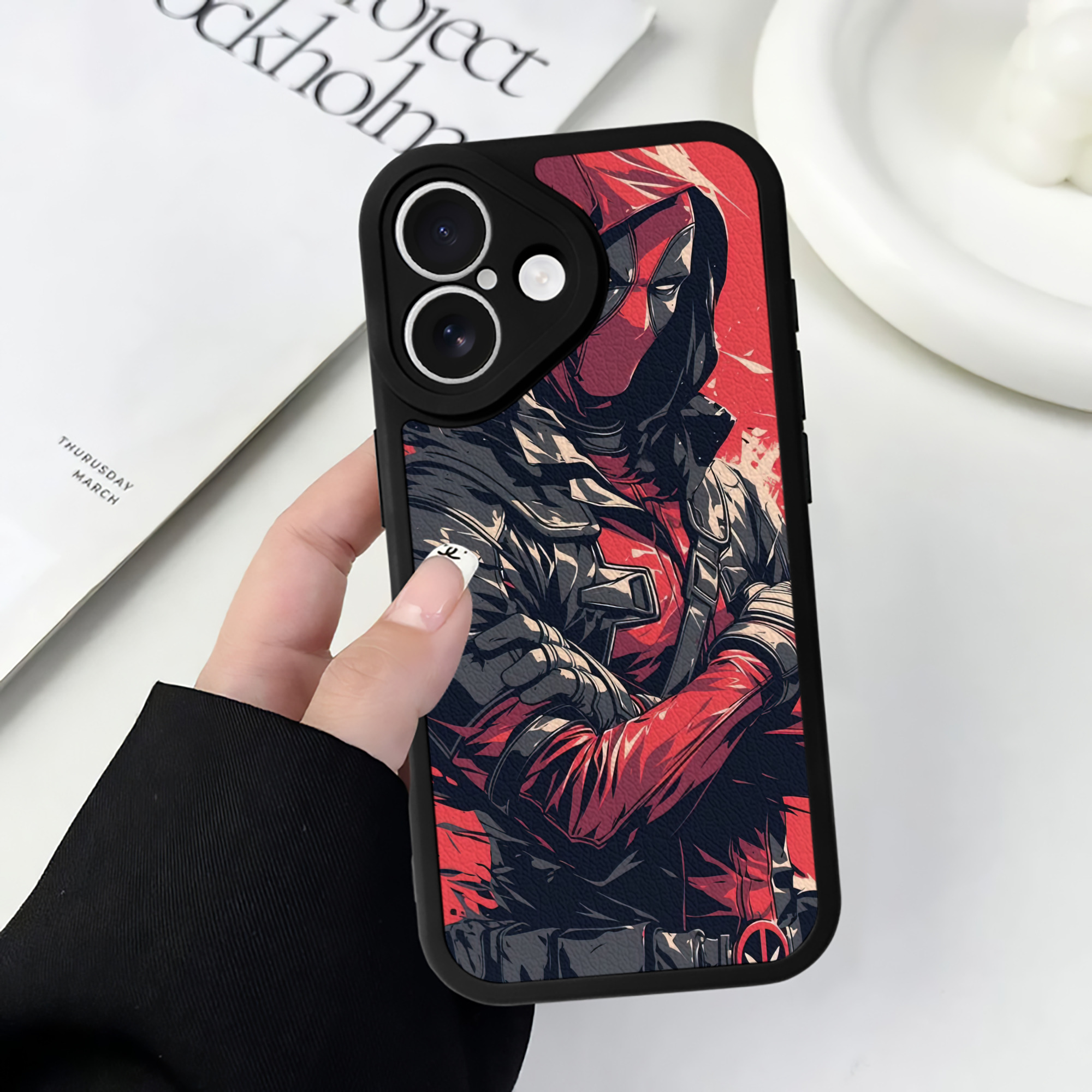 （画像用） Deadpool デッドプール 【iPhone 16シリーズ対応】シリコンスマホケース（レザー調） 材質：シリコン